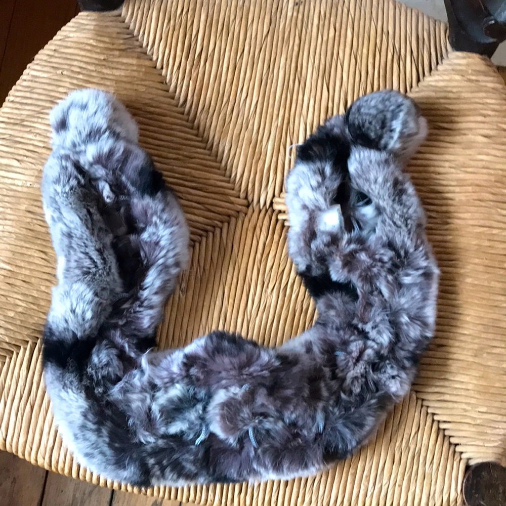 Frr Canada Rex Rabbit Pom Pom scarf
